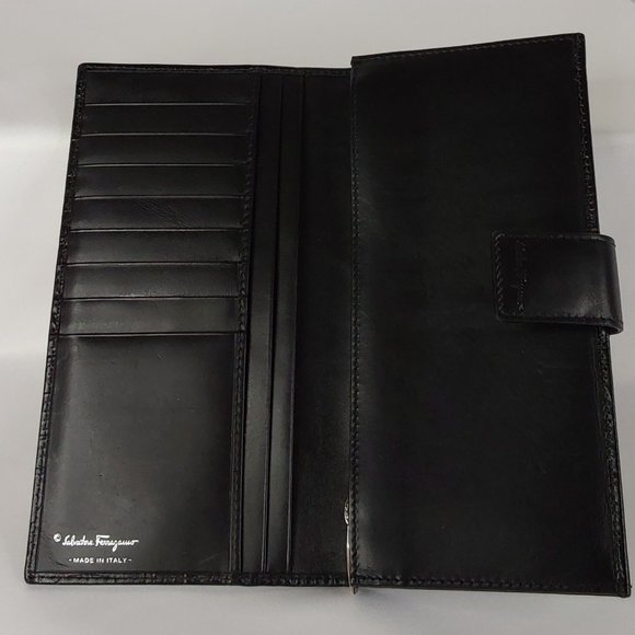 'SALVADOR FERRAGAMO' EMBOSSED LEATHER BI-FOLD WALLET, DUST BAG & BOX GIFT SET - Picture 6 of 16